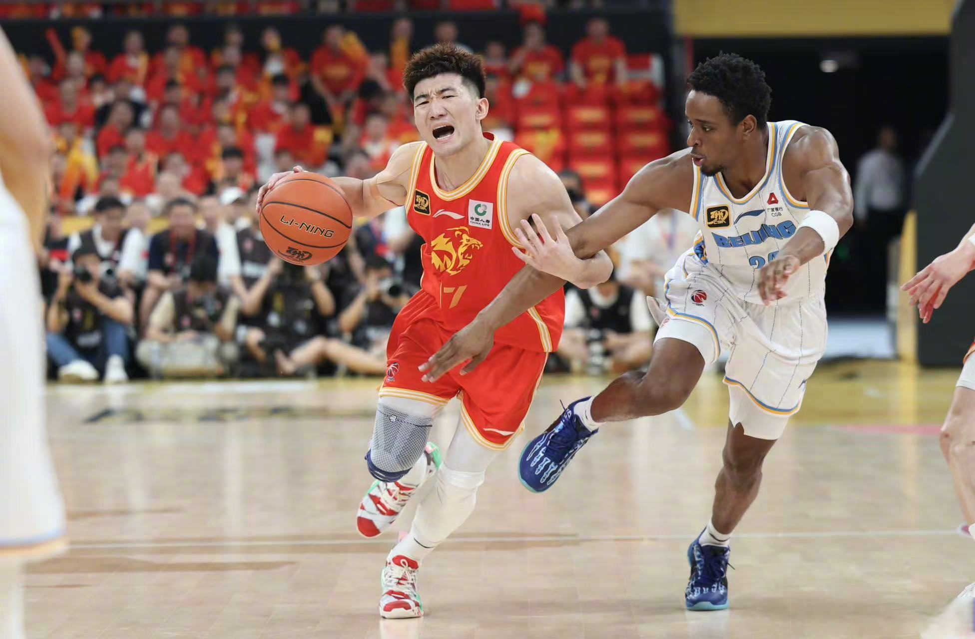 赛后体能课后；浙江队造点机会备战CBA季后赛；底气十足；心理建设被强调的简单介绍